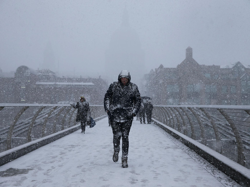 Hậu bão tuyết, nước Anh khan hiếm lương thực và nước uống